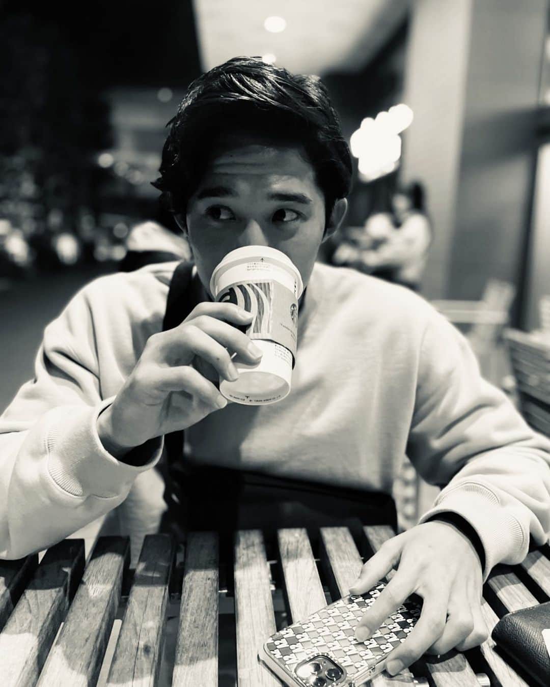 荒井陸さんのインスタグラム写真 - (荒井陸Instagram)「💫🔙☕️🍃 #starbucks #coffee」12月3日 21時49分 - a2desu