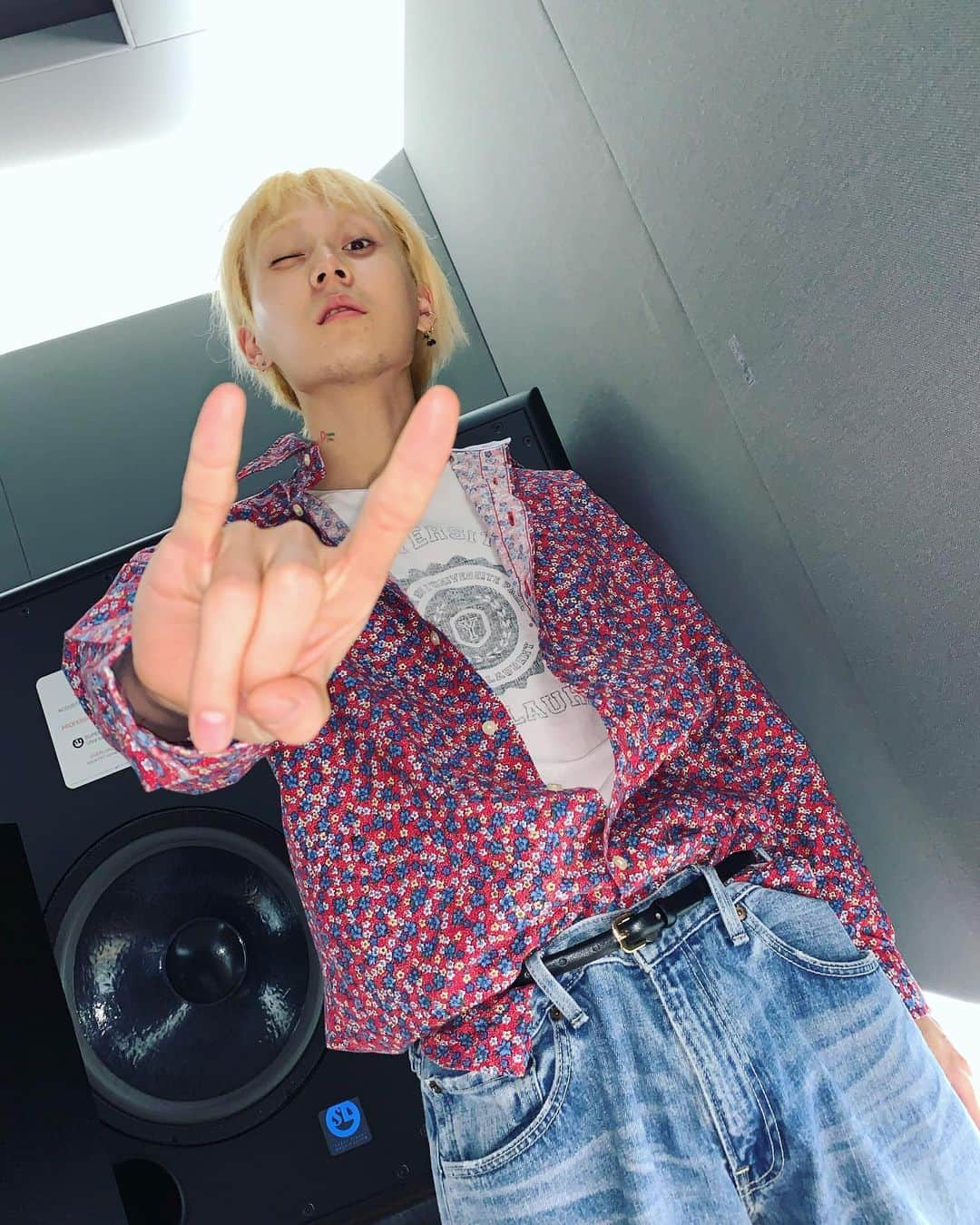 イドンさんのインスタグラム写真 - (イドンInstagram)「사옥」12月3日 21時50分 - hyojong_1994