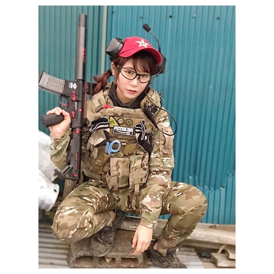 戦え‼︎ぴっちょりーなのインスタグラム：「. . .  サバゲー雑誌  @peacecombat_magazine 主催イベント🔫   PeaceCombat GAMES VOL.14にて 🌈MC🌈のお仕事でしたっ💕  仕事合間にコッソリ😋参加した  早撃ち選手権!!!!!!!!   なんとおお🏆一位🏆になりましたw🔫  やったああああ💜💜💜💜💜💜 こつこつ射撃練習した甲斐あった😋  あ!!イベント中声かけてくれた方々!!! ゆっくり話せなかった方々ごめんね🙏💦 MC仕事の時はバタバタでサバゲー参加も できない事が多いから💦(´；Д；`)  ゲスト出演の時やプライベートでも サバゲーやシューティングレンジ行ってるので いつでも気軽に声かけてねっ★彡💕  🔫ぴっちょりーな☆装備🔫#airsoft  🧢　POLO RALPH LAUREN(サバゲ三等兵からの頂き物) 🎽　プレキャリ&ベルト　@cryeofficial (JPC)(AVSロープロファイルベルト) 🔫　@ggarmament JAPAN (@xbone_airsoft ) ☆  holster  SAFARILAND /ALS 👔　MASSIF 👖　@tac_zombiegear  🧤　NEWMAN 🕶　@gatorzeyewear Eyewear 🥾　Salomon  🖤🖤🖤🖤PICCIOLINA☆SCHEDULE🖤🖤🖤🖤    🔫ゲスト出演🔫トークイベント　大阪 12月10日(木) 「正しい銃撃戦の描き方」出版記念    生観覧&配信もあり @大阪LoftPlusOne West  🔫MC出演🔫オンラインイベント 12月20日（日） 夜〜 coming soon  🔫ゲスト出演🔫サバゲーイベント　千葉県 12月27日（日） ジュニアガン サバイバルゲームフィールド ユニオンベース M.E.Tユニオン　  🔫MC出演🔫サバゲー用品の即売会　池袋 2021年3月6日（土） 爆裂祭 @池袋サンシャインシティー  🔫ゲスト出演🔫サバゲーイベント　千葉県 2021年2月21日(日) サバイバルゲームフィールド @アテナ  🔫ゲスト出演🔫サバゲーイベント　千葉県 2021年5月2日(日) サバイバルゲームフィールド @アテナ  🖤🖤🖤🖤🖤🖤🖤🖤🖤🖤🖤🖤🖤🖤🖤🖤🖤 🖤  #airsofter#airsofters#airsoftgun#airsoftguns#ぴっちょりーな #piccholina #airguns#airgun#airsofterphoto#airsofting#airsoftwar#airsoftworld#airsoftjapan#airsoftgirl #airsoft#サバゲー#サバゲー女子 #airsoftgirl」