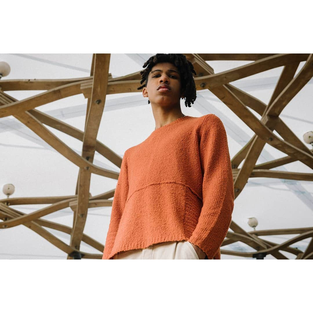 フォークさんのインスタグラム写真 - (フォークInstagram)「Colour, warmth, knitwear. Brick Res for Autumn Winter blues.  #folkclothing #aw20 #jumpers」12月3日 22時01分 - folkclothing