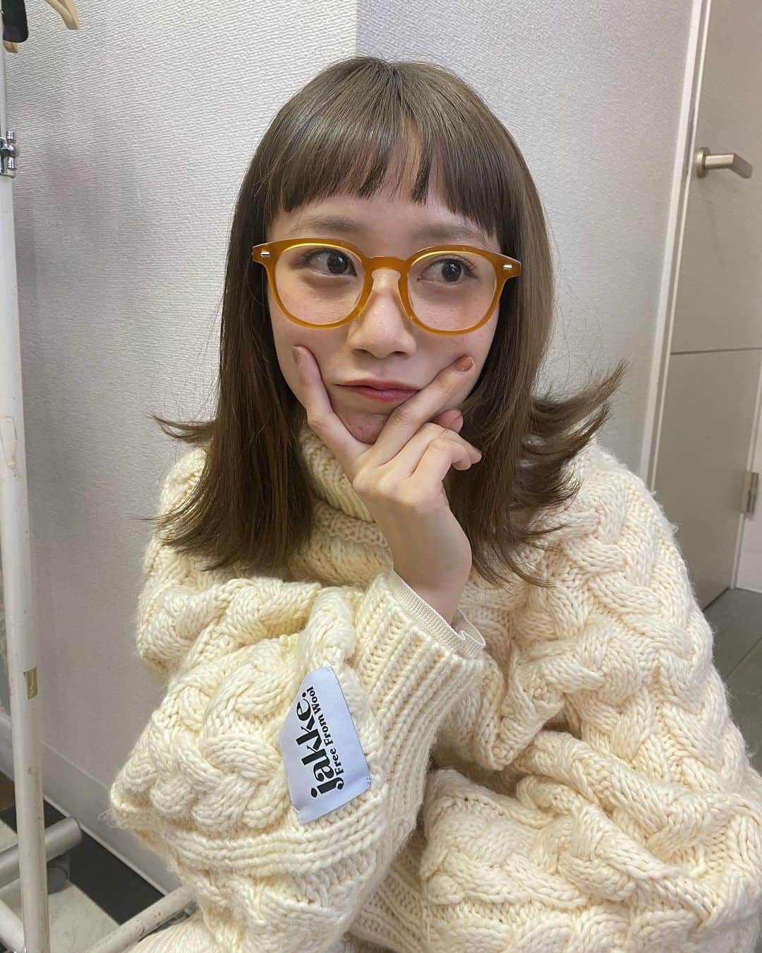 三戸なつめさんのインスタグラム写真 - (三戸なつめInstagram)「遅ればせながら、、👓 @shibasaaki のzoffコラボメガネ🧡 ためいきの出る可愛さ。 この眼鏡と合わせたいコーディネートいっぱいなので楽しみです☺️ #mito_natsume」12月3日 22時14分 - mito_natsume