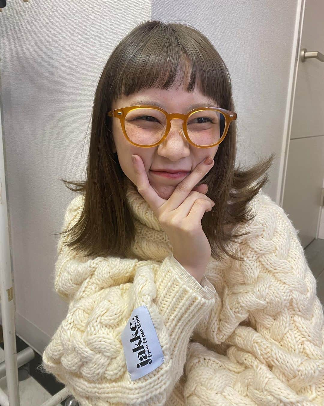 三戸なつめさんのインスタグラム写真 - (三戸なつめInstagram)「遅ればせながら、、👓 @shibasaaki のzoffコラボメガネ🧡 ためいきの出る可愛さ。 この眼鏡と合わせたいコーディネートいっぱいなので楽しみです☺️ #mito_natsume」12月3日 22時14分 - mito_natsume