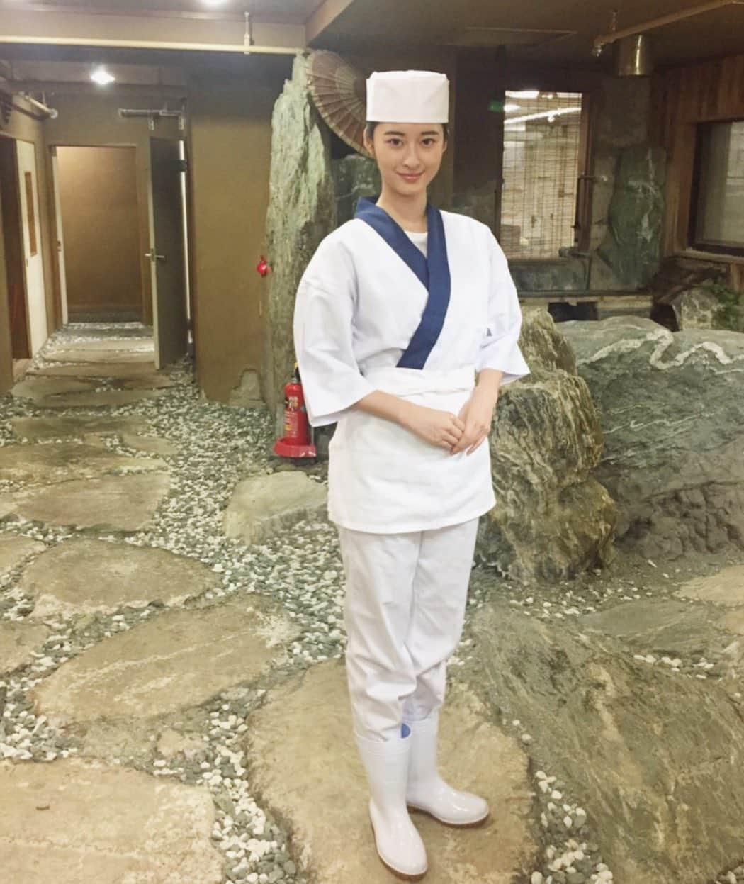 西山なずなのインスタグラム：「. 以前、板前さん役をしたとき °･🐠🐠⋆*」