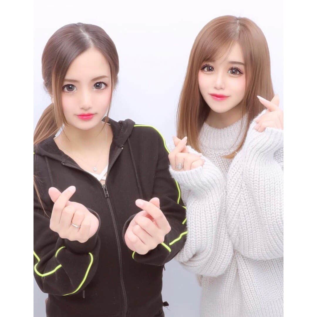 NANAのインスタグラム：「𝚌𝚕𝚘𝚜𝚎 𝚏𝚛𝚒𝚎𝚗𝚍 ☘︎︎」