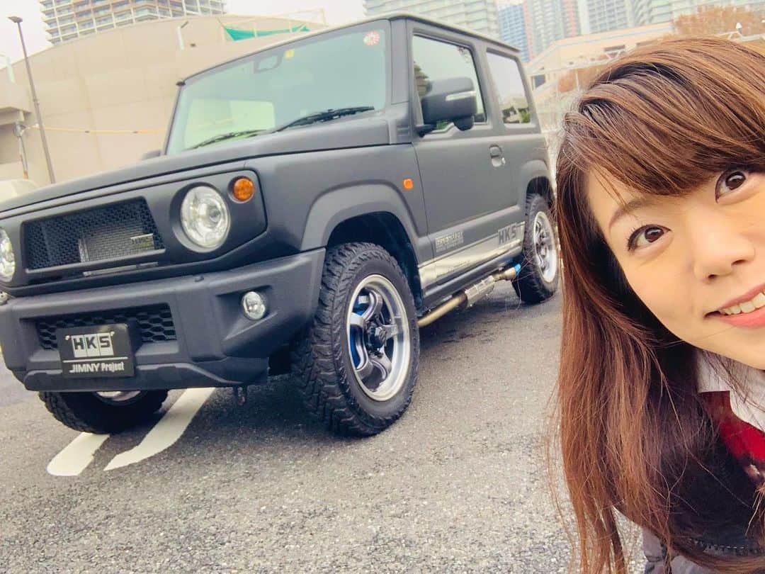 のインスタグラム：「今日はクルマ雑誌の撮影でした😉❤️🚙HKS仕様のジムニーJB64*☆試乗インプレ✨この模様はKマガジン(12.22発売)掲載予定だよ！お楽しみにね(∩•ω•∩)♬♡♡♡  🚙 @hks_japan ❁⃘*.ﾟ 📕(芸文社) @k_magazine_japan   #Kmagazine #jimny #jb64 #HKS 📕✨」