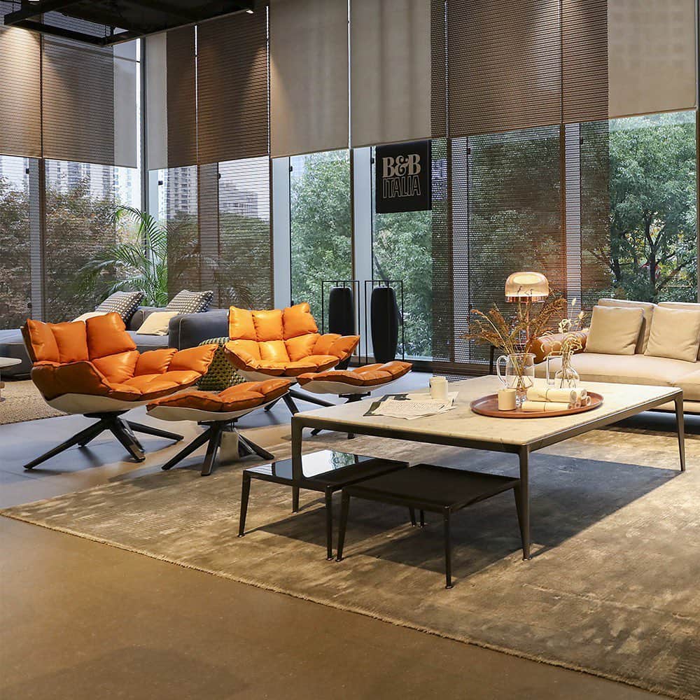 B&B Italiaさんのインスタグラム写真 - (B&B ItaliaInstagram)「Welcome to the B&B Italia Store in Shanghai, where the latest 2020 news are displayed: a place where sophistication and refined taste lay in just one spot. And yes, that’s Camaleonda by Mario Bellini and Liagò new storage unit by Piero Lissoni.  @mariobelliniarchitects #bebitalia #furnituredesign #Camaleonda2020 #LiagòbyPieroLissoni #News2020 @pierolissoni」12月3日 22時19分 - bebitalia