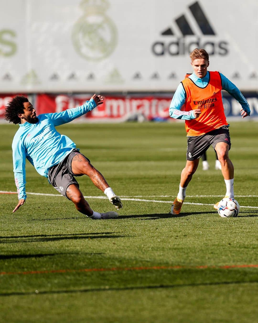 レアル・マドリードさんのインスタグラム写真 - (レアル・マドリードInstagram)「🆕 training kit: FRESH! 👕 ¡De estreno! #RMCity · #HalaMadrid」12月3日 22時19分 - realmadrid