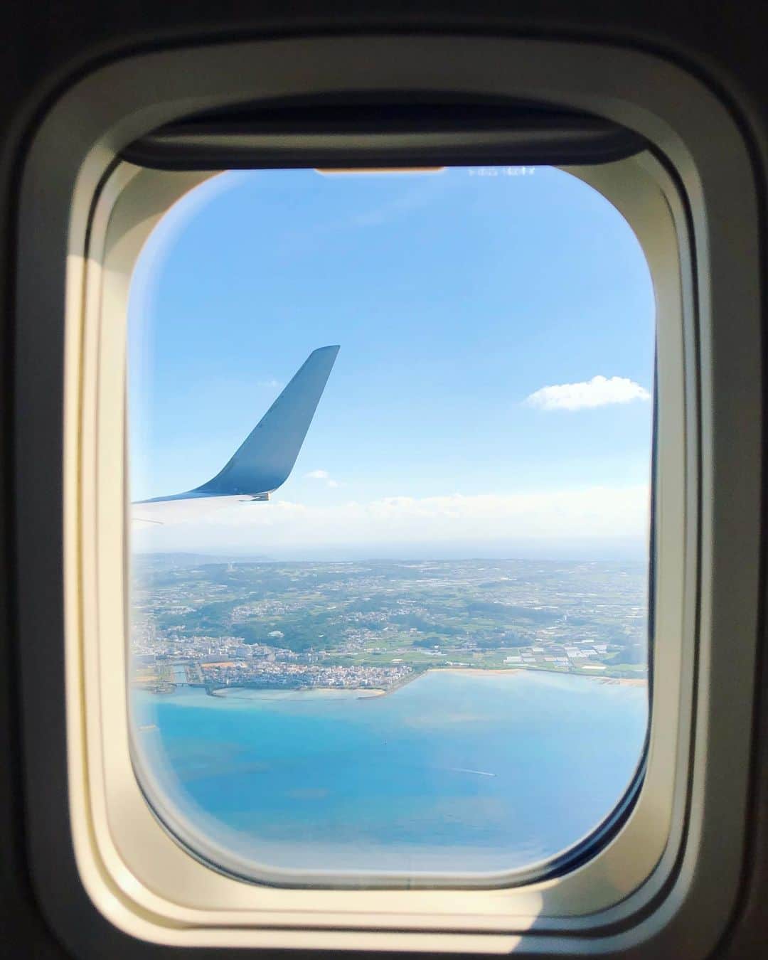 鮎河ナオミのインスタグラム：「今年も残すこところあと1ヶ月！  来年こそは旅行 や友達との食事等、普通の日常が戻ってくることを願っています🙏✨ . . . . #2020 #2021 #沖縄」