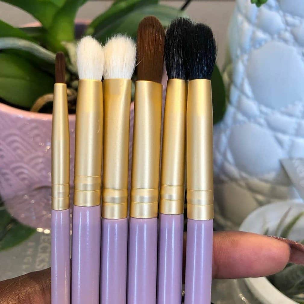 Makeup Addiction Cosmeticsさんのインスタグラム写真 - (Makeup Addiction CosmeticsInstagram)「Al brushes individuals and sets are all up to 80% Off! Hurry and grab your hands on these before it ends tomorrow! Less than 24 hours left now! #makeupaddictioncosmetics #makeupaddictionbrushes」12月3日 22時28分 - makeupaddictioncosmetics