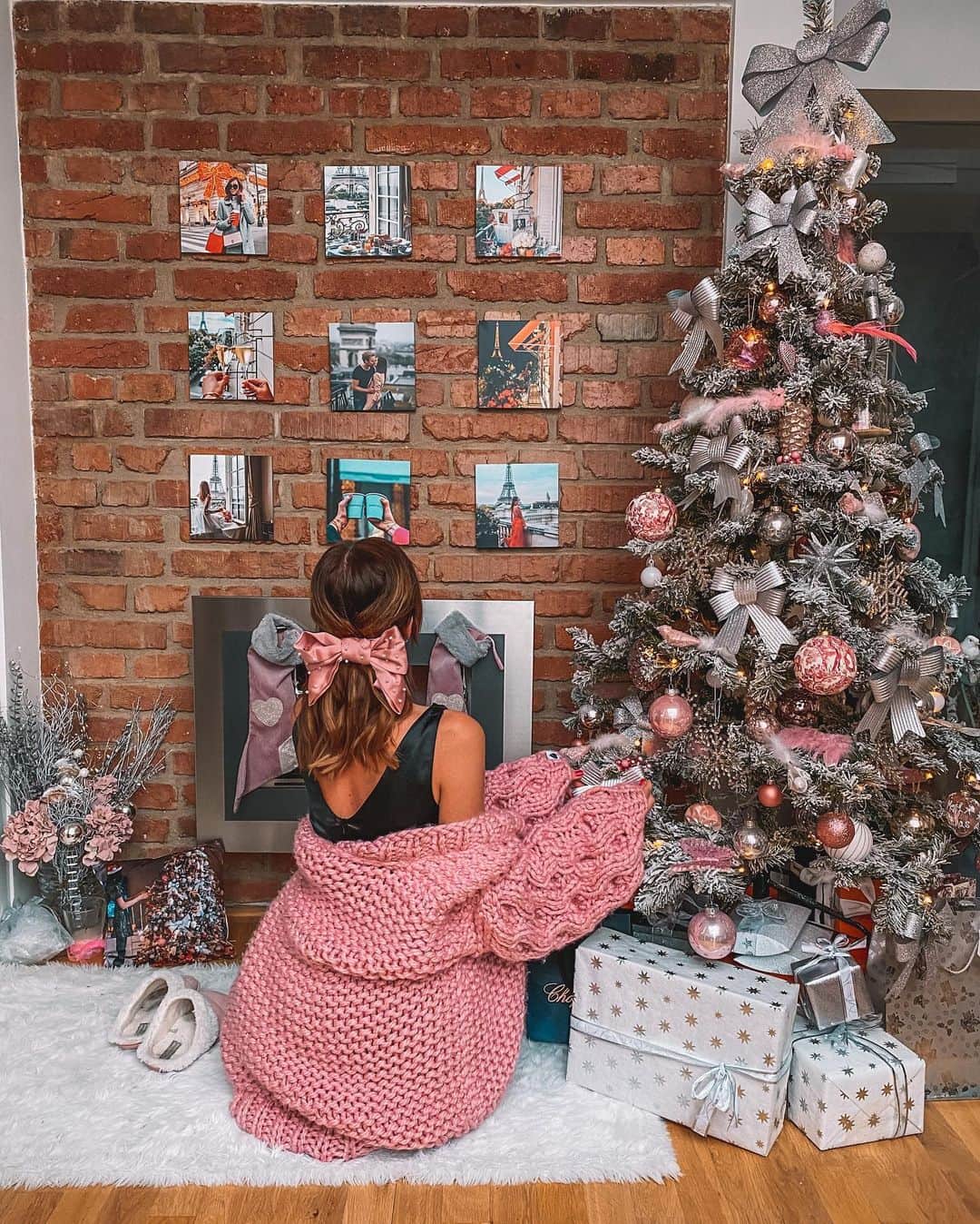 のインスタグラム：「It’s beggining to look a lot like Christmas 🎄 Still no idea for presents? I personally love these personalized “MIXPIX” pictures by @meinfoto_de which are super easy to put up thanks to a magnetic hanging system! Or what about a personalized pillow? With “FASHION10” you’ll get 10% off all products, on top of the current up to 83% discounts @meinfoto_de has!🎅🏼   If you are in the US or UK you can use my code FASHION10 in the sister shops @canvasdiscount_com or @my_picture_co_uk as well! #MeinFoto_De #DasIstMeinFoto #Advertisement」