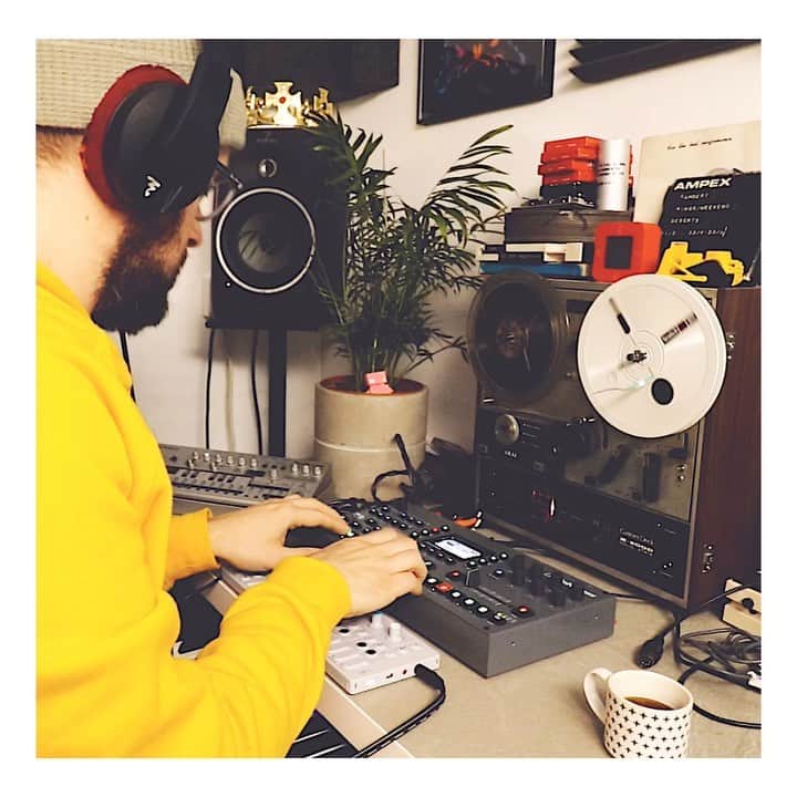 アヌーシュカのインスタグラム：「Jamming around with some soul chops onto reel to reel tape. Switches up halfway through into a new pattern. Part music process part meditation ☕️🎧📽  . . . . . . . . . . .  #octatrack #octatrackmk2 #elektron  #elektronauts #house #DJ #op1 #op1andchill  #teenageengineering #dawless #beatmaking #diymusicians #producerlife #electronicmusicproduction #musicproduction #studioproduction #synth #tape #reeltoreel  #studio #drums #sample #cratedigging #lofi #analogtape #welcometospacelounge #synthpatchers」