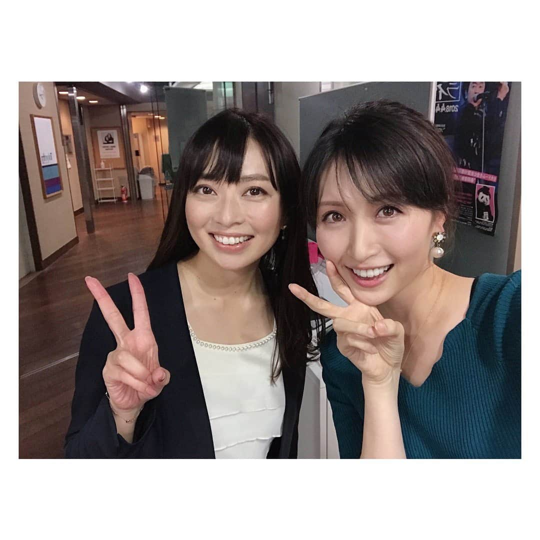 大久保涼香さんのインスタグラム写真 - (大久保涼香Instagram)「きょうは嬉しい偶然が❤️﻿ ﻿ るーりーのInstagram見て﻿ きょう夕方のスカロケ出演を知り﻿ 20時にTOKYO FM入りだった私は﻿ 「生出演？何時までいるー？」と﻿ 唐突な内容のLINEを送りw﻿ ﻿ いつぶりかなぁ。﻿ 会えたわけです🥺﻿ ﻿ ﻿ 一緒に仕事をしていたのは かれこれ8年前⁉︎⁉︎﻿ ﻿ るーりーはどんどんどんどん綺麗になるけれど﻿、 心の温かさや優しさ、 そして落ち着きは全く変わらず✨﻿ ﻿ 早くゆっくり お茶出来る日がきますように☕️  ****************************** #横山ルリカ ちゃん #なんてcuteなの  #JFNニュース #たまに平日も担当 #嬉しい偶然 #またゆっくり会おうね  #勉強熱心 #るーりー #ずっと応援してる #フリーアナウンサー #仕事場で会えるって嬉しい #rurikayokoyama #soocute #happy #smile #whatacoincidence #seeusoon #tokyofm」12月3日 22時35分 - sayaka_okubo