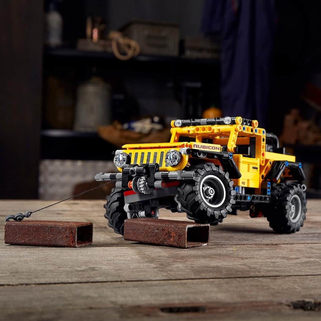 LEGOさんのインスタグラム写真 - (LEGOInstagram)「Look what just pulled up outside the LEGO Technic garage – the amazing @Jeep Wrangler Rubicon! Available from January 1st 2021. #LEGOTechnic #Jeep #JeepWrangler」12月3日 23時00分 - lego