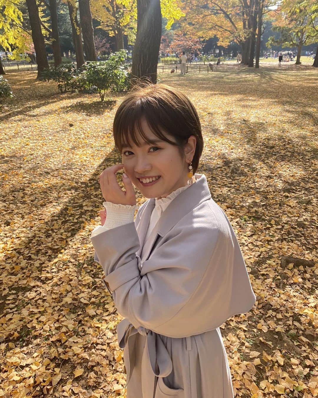 齋藤舞さんのインスタグラム写真 - (齋藤舞Instagram)「・ ・ まだ暖かいときの...🍁 ・ ・ 撮影の合間に那智さんが撮ってくれた👏🏻 iPhoneのポートレートすぎょい。  もう少ししたらまた嬉しい報告が できるので楽しみ👶🏻💭 ・ ・」12月3日 23時01分 - misstmu2020no3