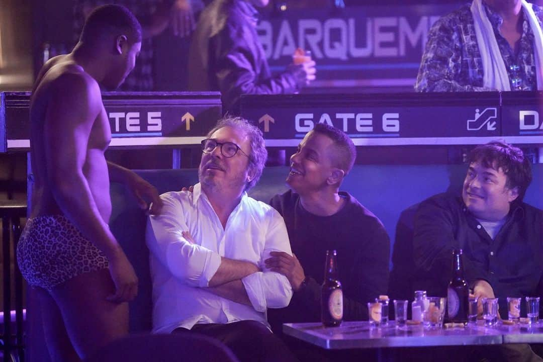 ヤニック・トゥルースデールのインスタグラム：「Being on set has always been my happy place. This is a scene from my favorite episode of my new Canadian series Les Mecs. My best friends looses a bet and has to come to a male strip bar. Fun times! 😂」