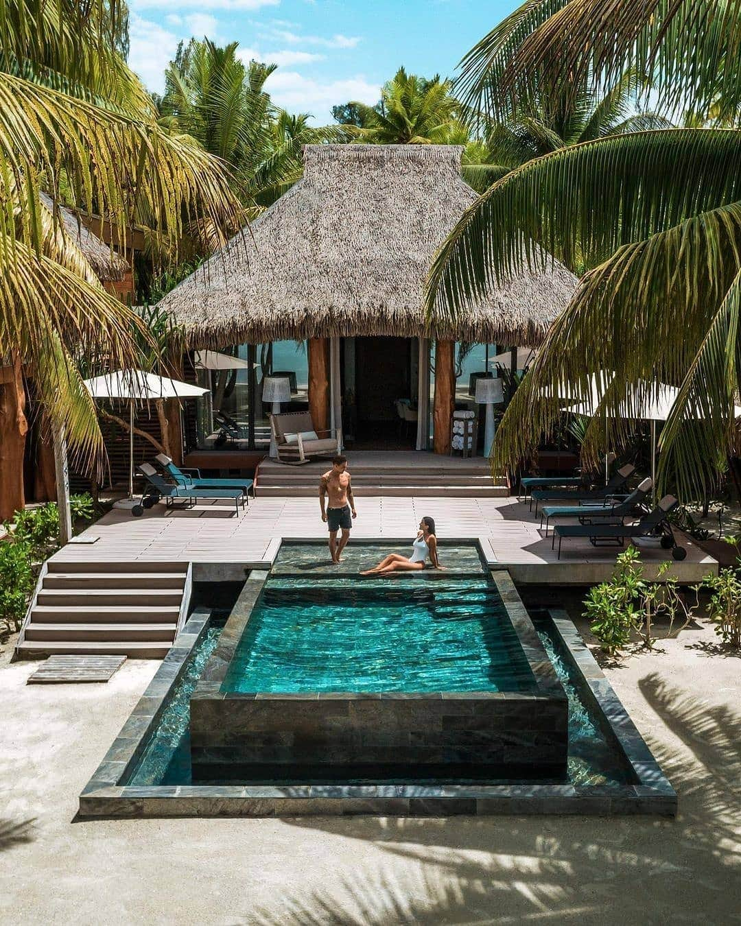 BEAUTIFUL HOTELSさんのインスタグラム写真 - (BEAUTIFUL HOTELSInstagram)「We wouldn't mind this view right now!😍 The Brando is an island paradise that features 35 villas on white-sand beaches, and lush palm trees. The beach is often frequented by sea turtles, manta rays and exotic birds—a secluded and relaxing sanctuary.   It is the world’s first and foremost post-carbon resort and is close to the goal of being self-sustaining.🍃  The Brando is, you guessed it—named after Marlon Brando, who got enthralled by the island and purchased it in 1967. Who wouldn't fall in love here? 🌊   📸 @jeremyaustiin 📍@thebrandoresort, Tetiaroa, French Polynesia」12月3日 23時05分 - beautifulhotels