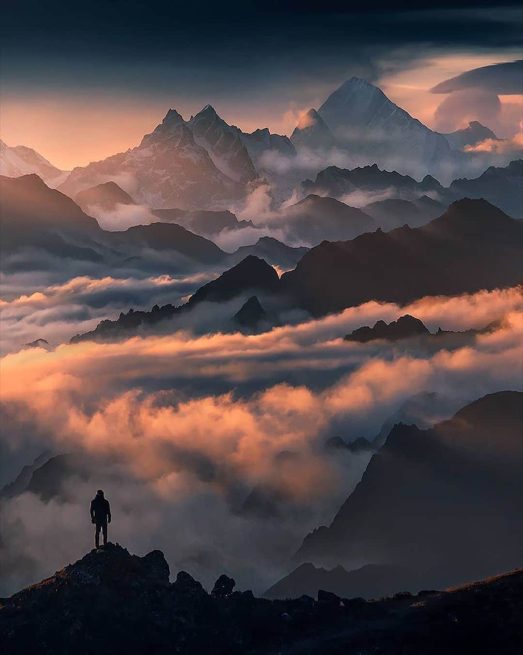 Live To Exploreさんのインスタグラム写真 - (Live To ExploreInstagram)「Top of the world in the Himalayas of Nepal  Photography by @maxrivephotography Have you been here?」12月3日 23時24分 - welivetoexplore