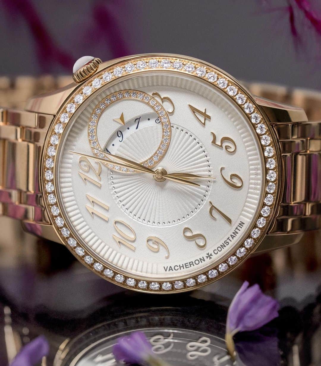 のインスタグラム：「⁣Graceful ⁣gold 💫 ⠀ Graced with a slender 35 mm 18K 5N pink gold case set with 58 diamonds, the new Égérie self-winding model enhances the wrist with a softly flowing 18K 5N pink gold bracelet featuring a mesh-type effect that makes it feel like a second skin.⠀ ⠀ This new model is available exclusively online on @YNAP's website, one month before its launch in Vacheron Constantin points of sale worldwide. ⠀ ⠀ ⠀ #Egerie #VacheronConstantin #OneOfNotMany #vacheron #thehourlounge #watches #watch #watchesofinstagram #horology #watchoftheday #instawatch #geneva #swissmade #swisswatch #watchesofinstagram #luxury #luxurywatch #womenstyle #gold⠀ ⠀」