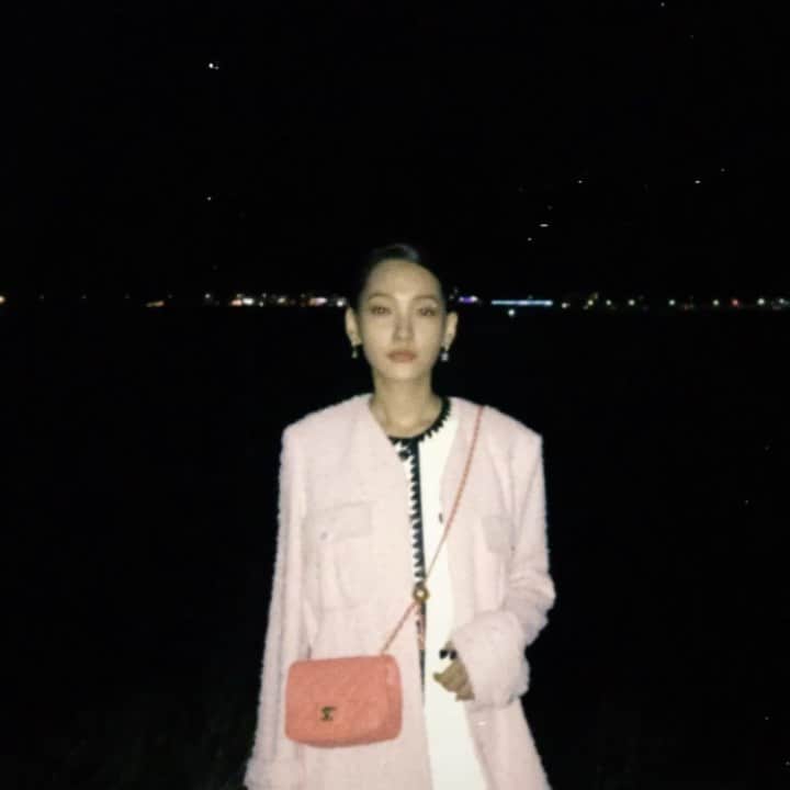 林映唯のインスタグラム：「只要跟沐一起工作都會有美照產出🤩 （雖然頭皮的部分不太合理🤣） 送上幾張幕後花絮提醒一下各位 #BellaStyle 今日出刊啦～手刀收藏！」