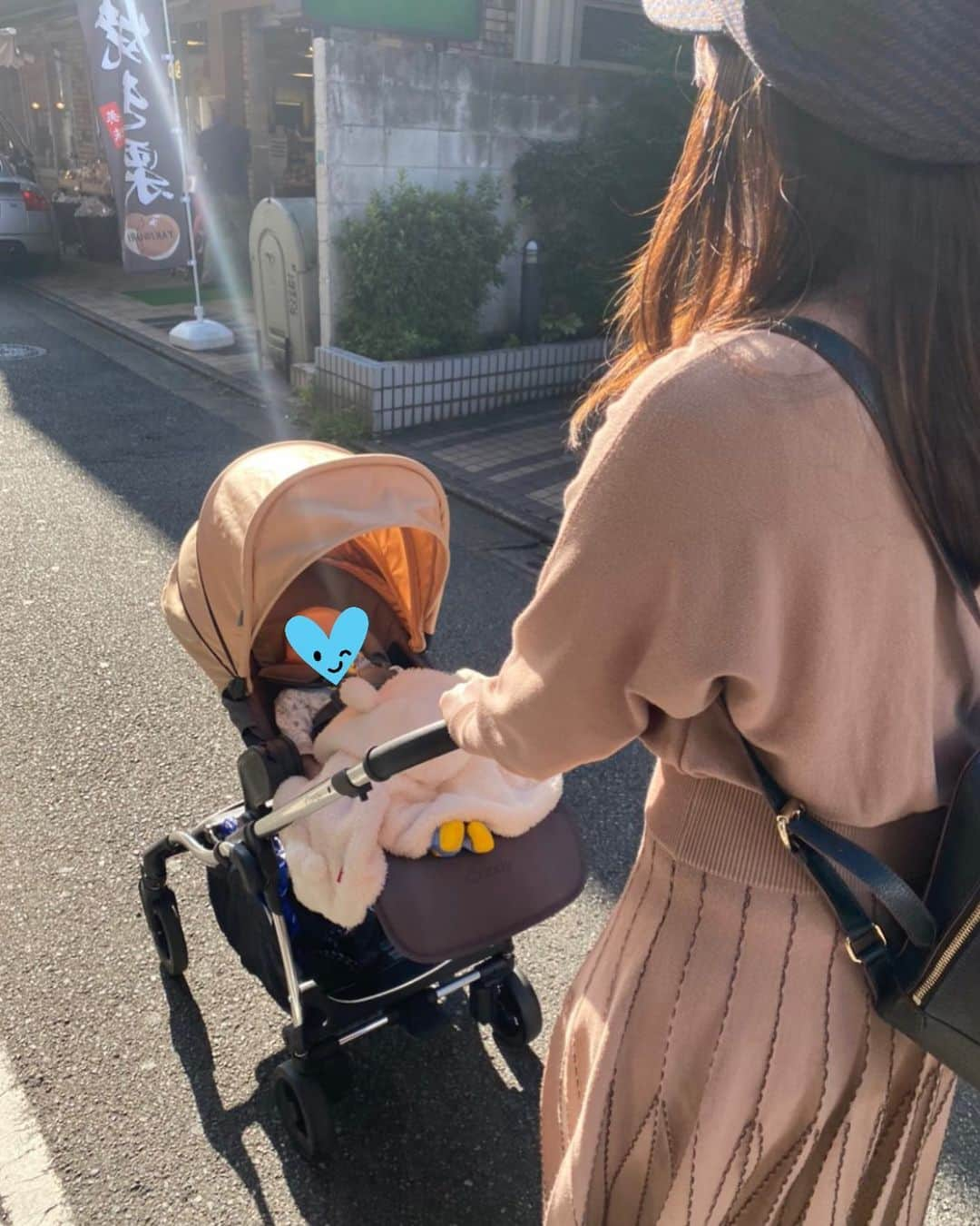 Mitoさんのインスタグラム写真 - (MitoInstagram)「. . 初ベビーカーの日のお写真🥰 . ベビーカーに乗るといつも 気持ち良さそうに寝るから きっと乗り心地がいいんだろうなぁ〜☹️ 母もそのベビーカーに乗りたい… そんな風に思いました😂笑 . . 今日のストーリーに対して 沢山コメントくださって ありがとうございました😊 卒業イベントできる方向で 頑張っていきたいと思ってます！ 弱気になってたけどほんとに励まされました…やるってなったら1ミリも妥協せず本気でやりたいと思ってます😊 . 最後の最後に自分のいろんな面を 見せれたらいいなぁと思います😊 . . . #一日一投稿  #ベビーカー」12月3日 23時26分 - mitosaki912