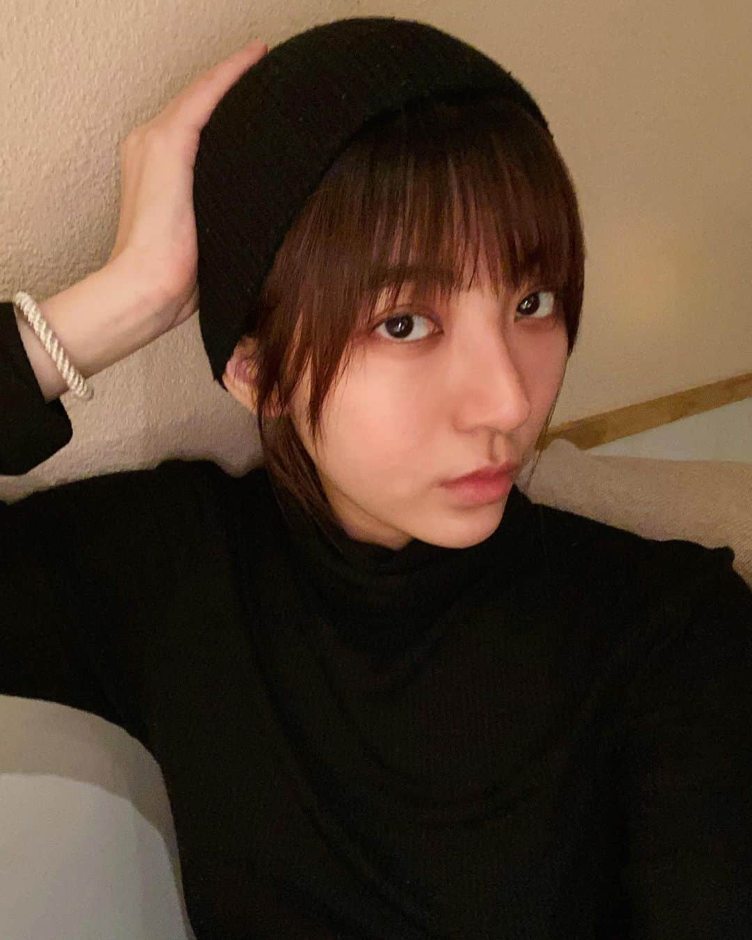 特蕾沙（Teresa）のインスタグラム：「不是怕冷 只是比較喜歡冬天的配件 今日毛帽也愉快的出動👽  #其實我比較怕熱 #流汗黏黏真的打咩 #暑がりなんだけど」