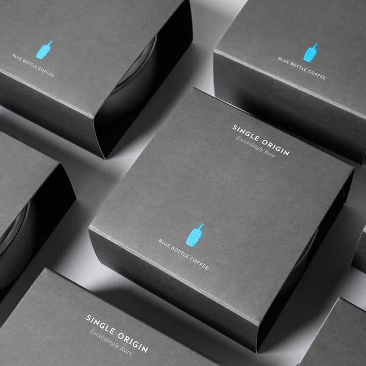 Blue Bottle Coffeeのインスタグラム：「Our latest Exceedingly Rare release is the kind of coffee we live for. From world-renowned @fincasantateresa in the cloud forests of Panama, their Zorro Gesha has dazzling notes of jasmine and yuzu with a brightness that holds your attention like a neon sunset. This limited release is sure to sell out in just a few small-batch roasts. Reserve yours before it’s gone.」