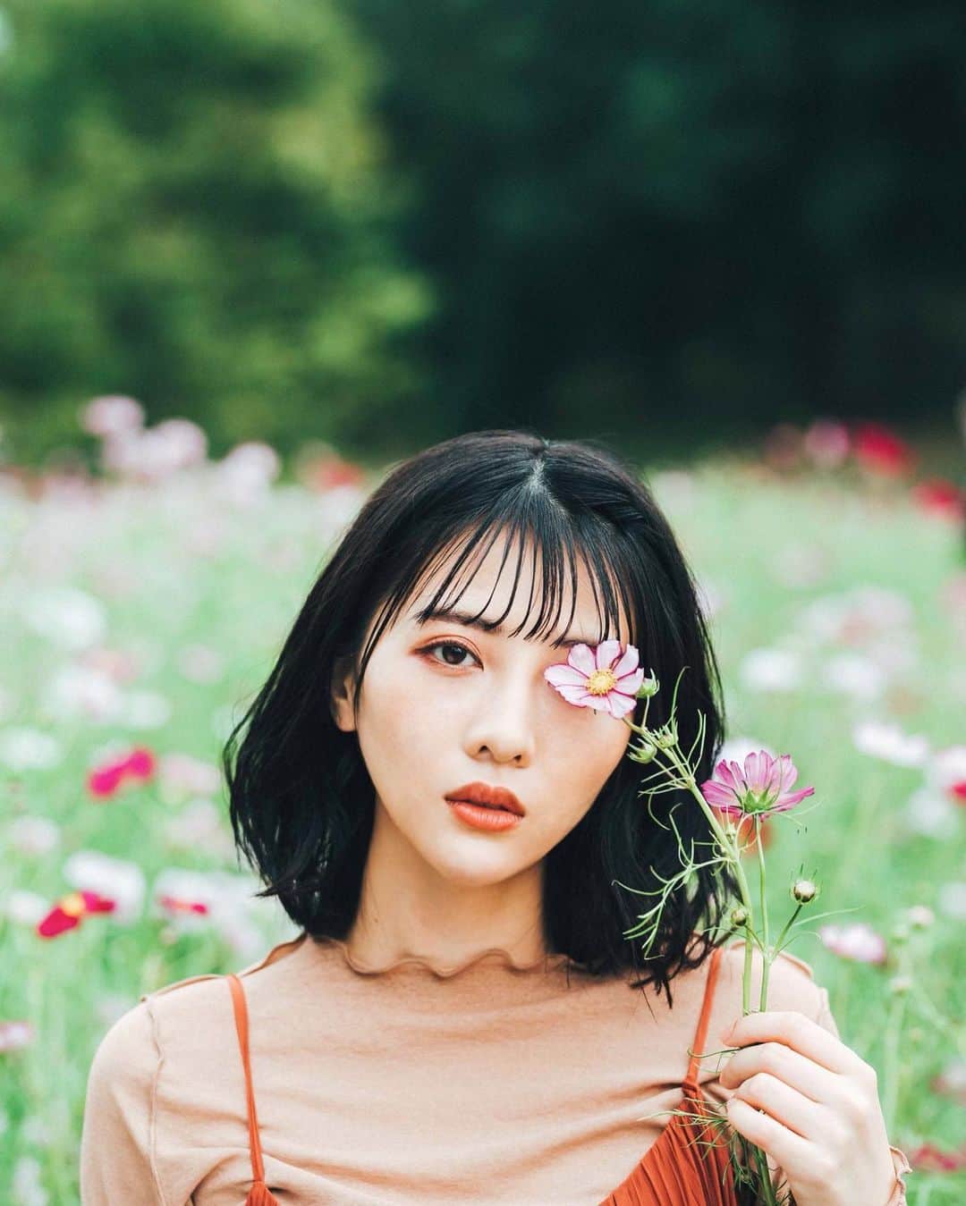 のインスタグラム：「私は毎日、月を見ます。🌕 1日の終わりにどんな気持ちでどんな月が見れるか。 最近とっても綺麗な月が続いています。🌙🌙 2020年最後まで駆け抜けよう　 おやすみなさい💤あ、おやすみやせ。  📷 @ryography_713  💄 @mkny_____」