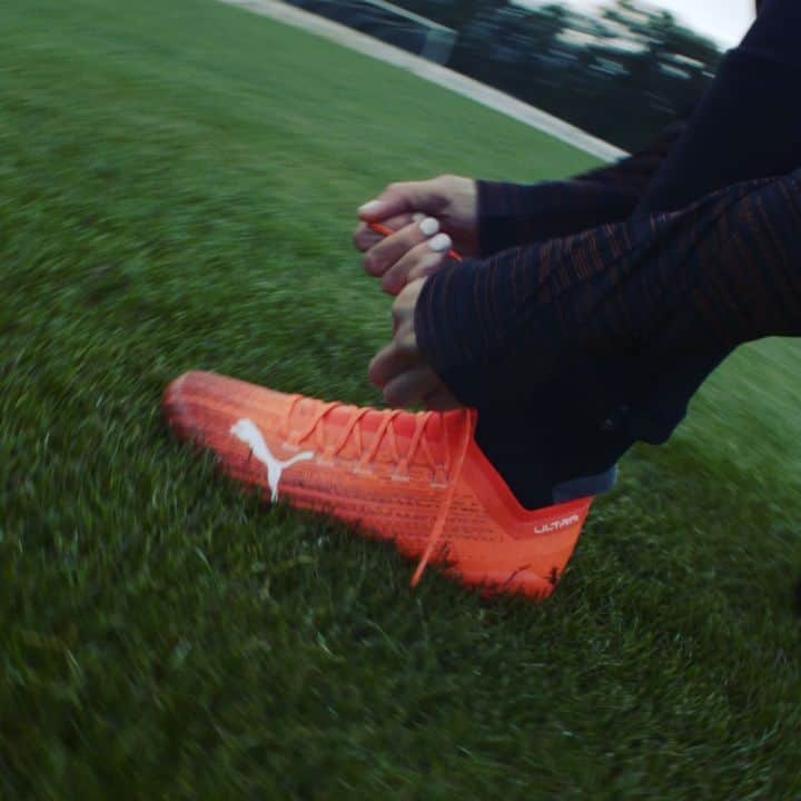 Kathy Hendrichのインスタグラム：「Speed, Pace and Fast. It all starts with the ULTRA 🔥 @pumafootball」