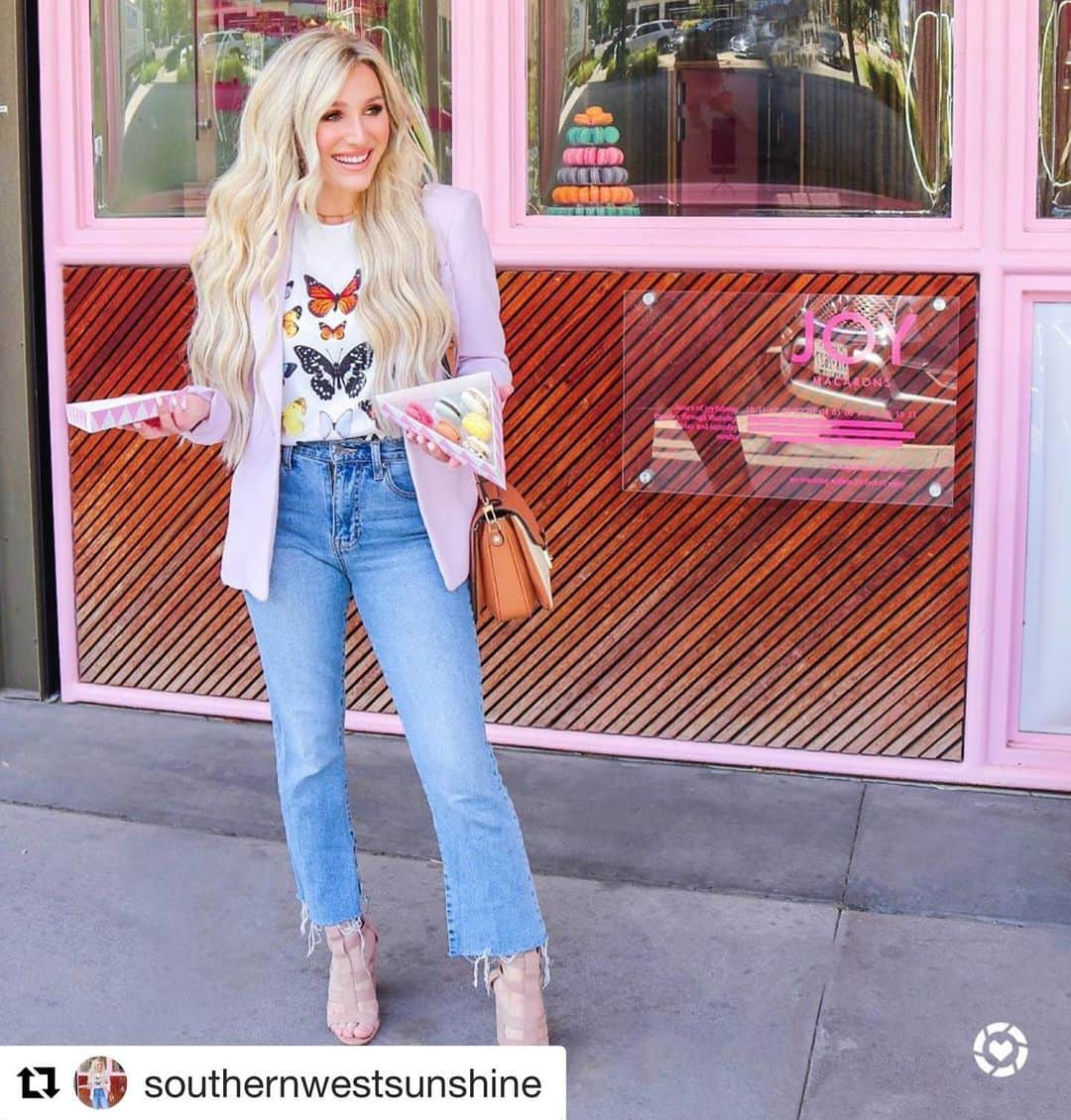 エラモスのインスタグラム：「Regram @southernwestsunshine adding the pop of color we need this Thursday. . . . #ellamoss #ellamossjeans #musthave #fallfashion #shopnow #denimdays」