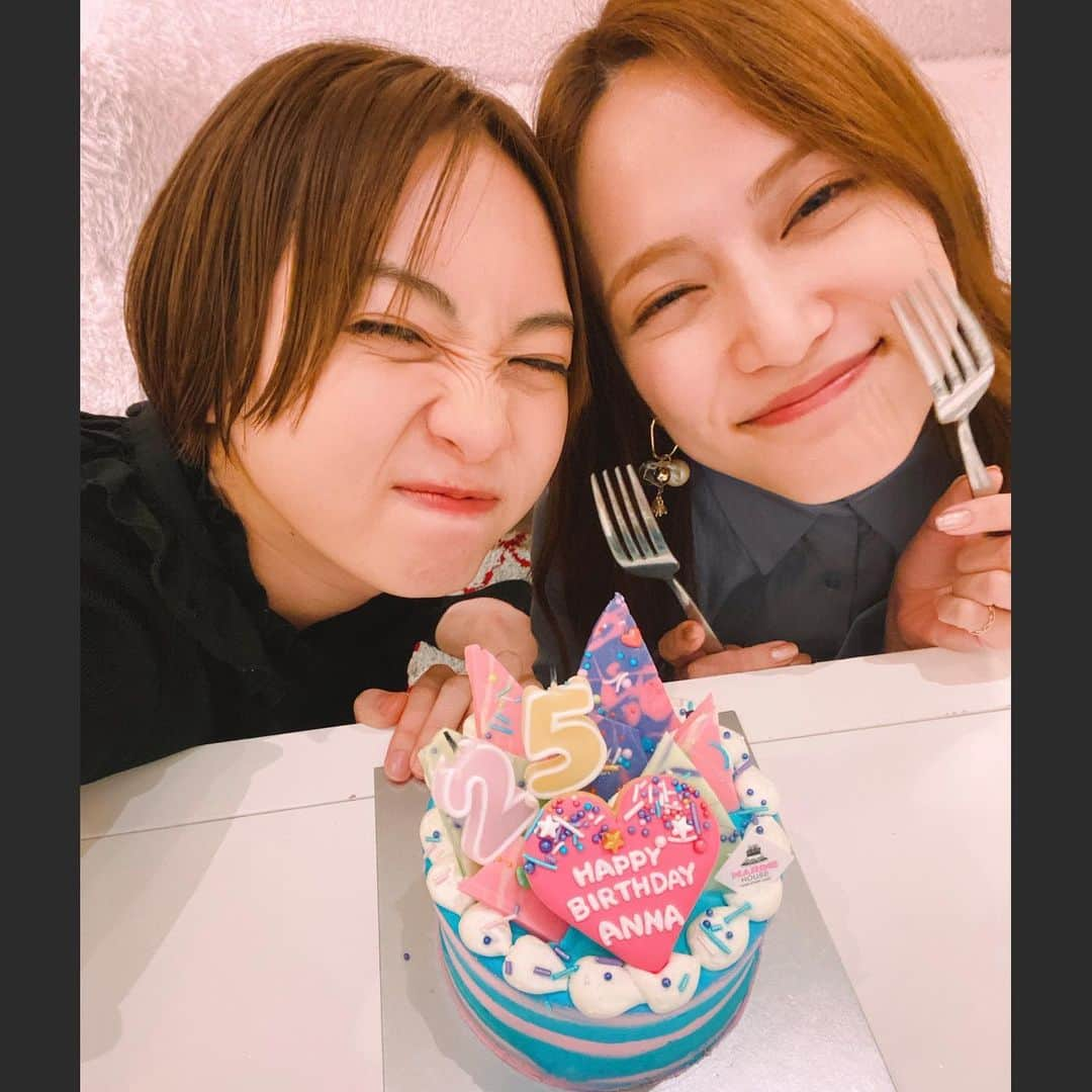 入山杏奈さんのインスタグラム写真 - (入山杏奈Instagram)「25♡  カウントダウンから当日もずっと一緒にいてくれてありがとう❤︎ @yuria_kizaki211 愛してる❤」12月3日 23時53分 - iamannairiyama