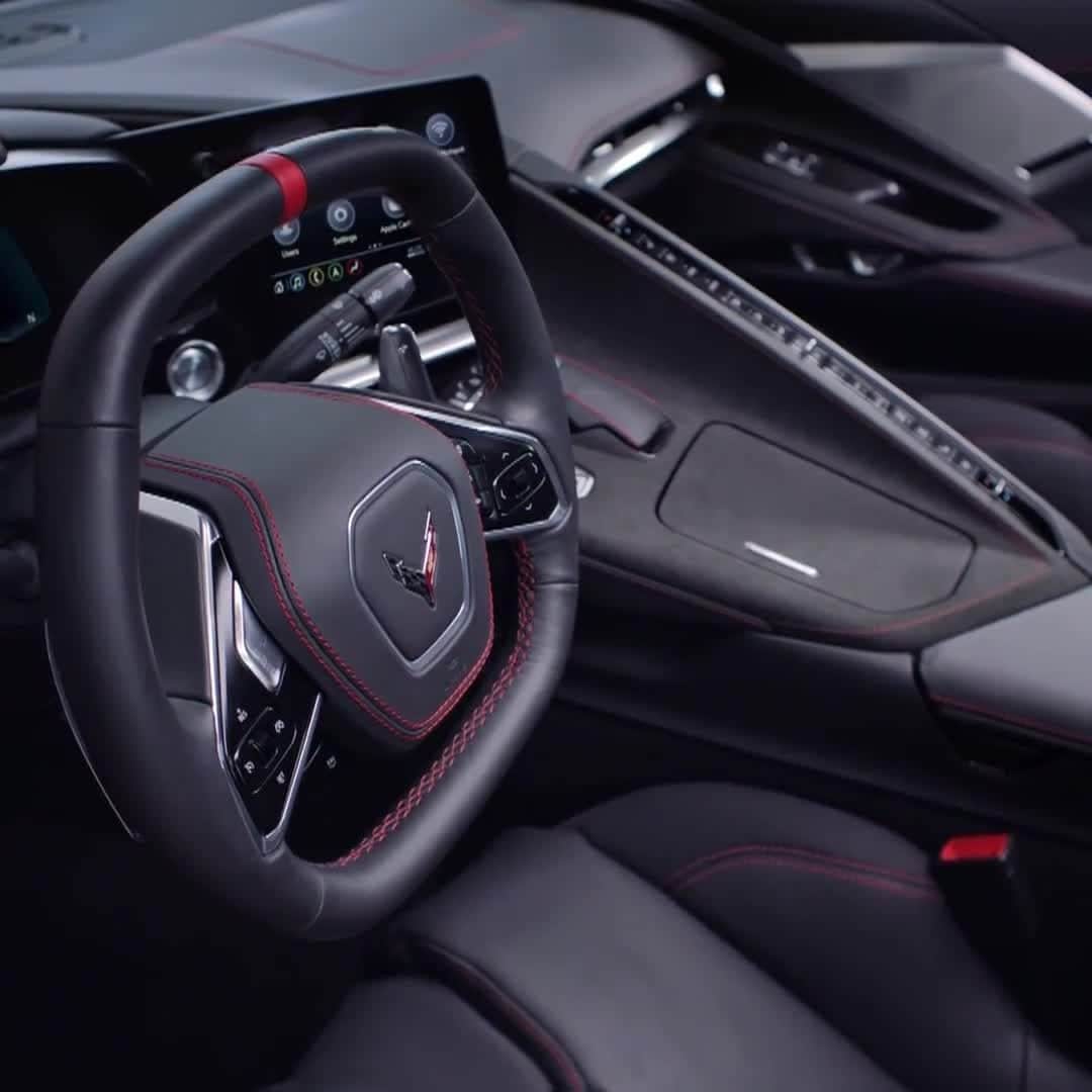 Corvetteのインスタグラム：「Beauty and brains. This mid-engine masterpiece can recognize drivers with just the touch of a key fob. Check out the link in our bio for the full video. #Corvette #Stingray #Vette #C8」