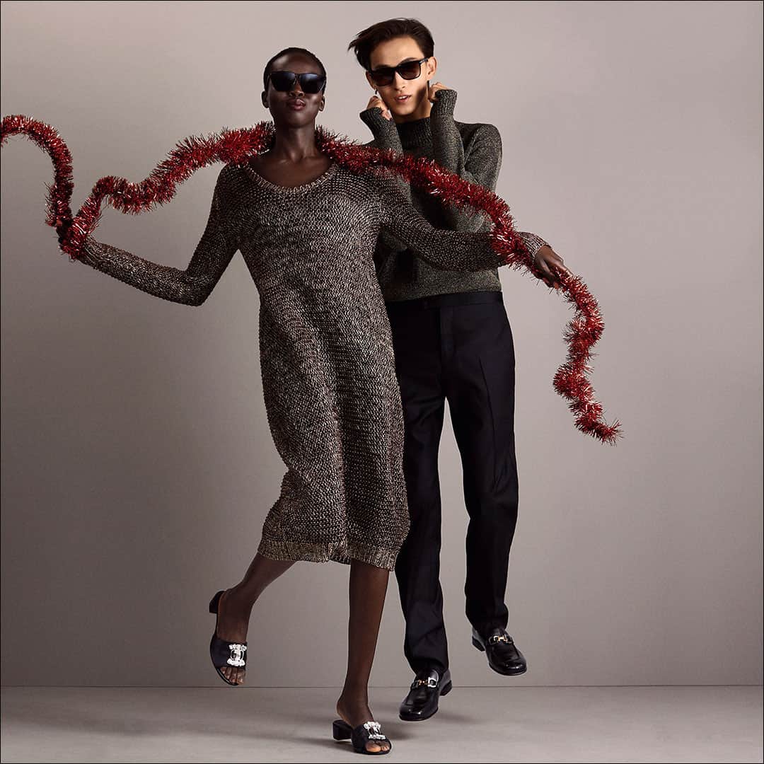 サルヴァトーレ・フェラガモのインスタグラム：「Deck the Halls! Now more than ever is a time for sharing our love and generosity. Embrace the festive spirit with sparkling new #FerragamoHoliday collection steeped in understated glamour. #UnwrappingJoy」
