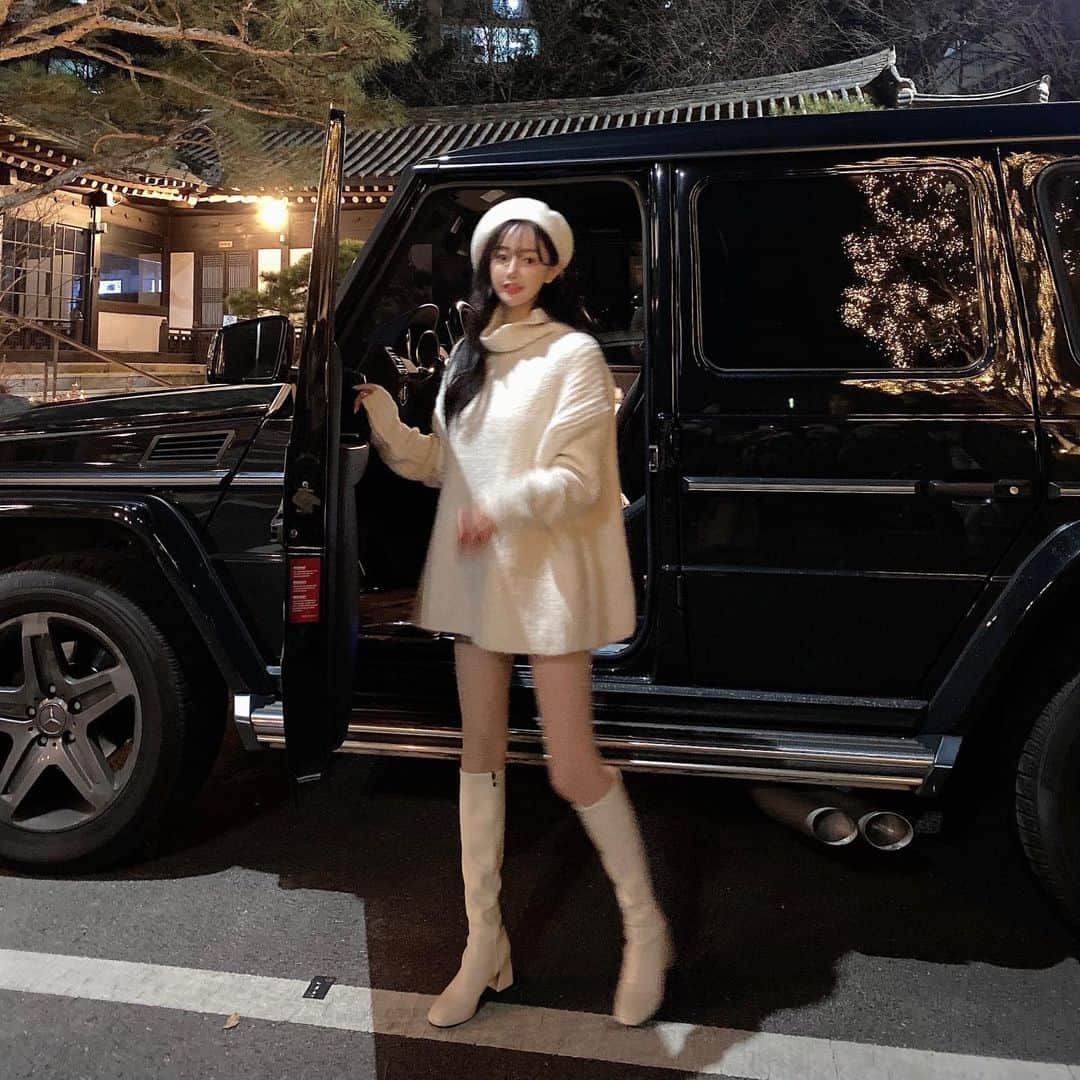 Hyemiさんのインスタグラム写真 - (HyemiInstagram)「집에갈려고 짐 넣는데 보경이가 찍어줘서 포오즈🕺🏻  내차앞은 포토존 🙊🙊  -」12月4日 0時04分 - hinzajoa