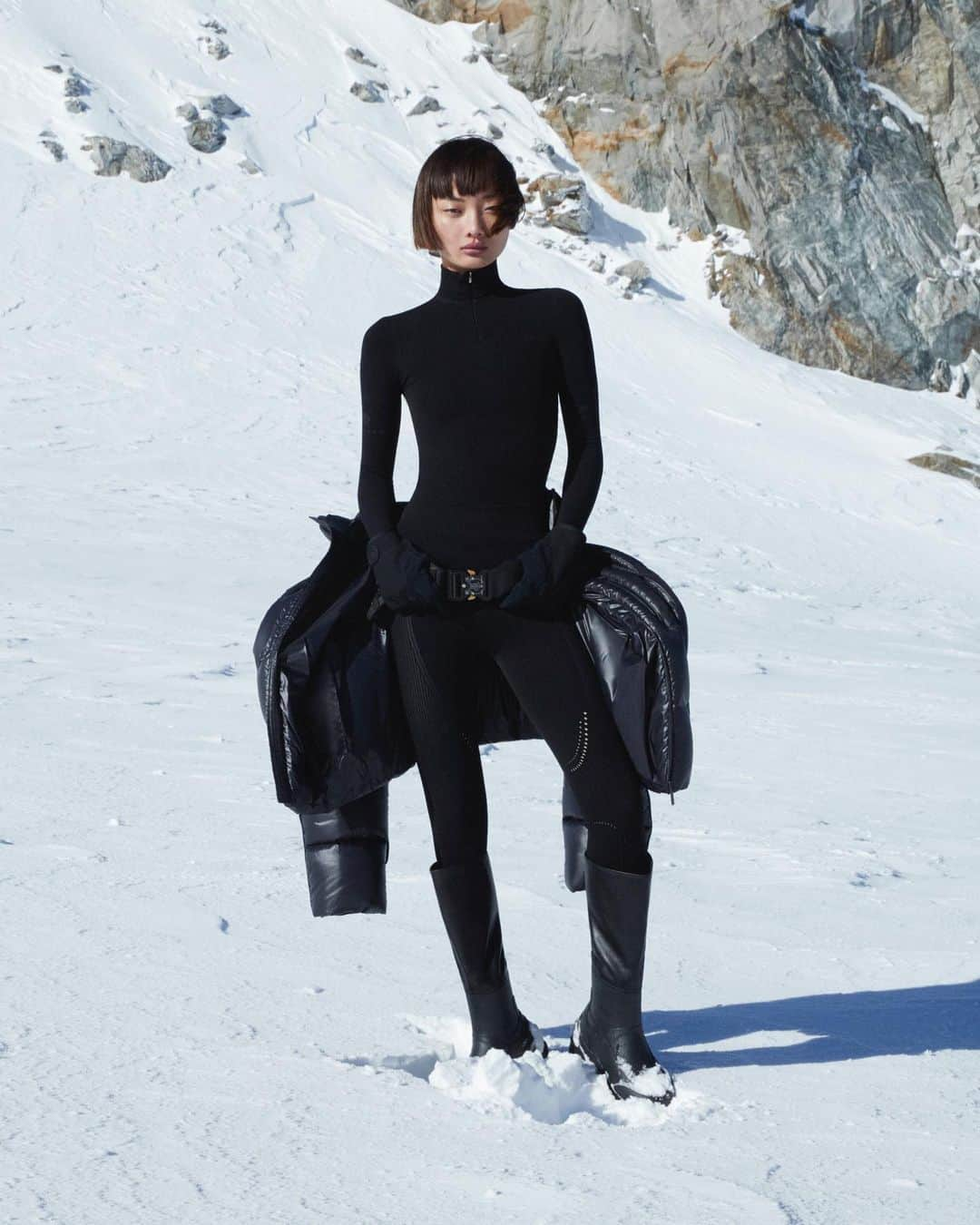 モンクレールさんのインスタグラム写真 - (モンクレールInstagram)「Dark Materials.  For @MatthewMWilliams, luxury = sustainability. Craft is key, as in this activewear made from ECONYL®️, a regenerated nylon derived from ocean and land-based waster. Jacket finished in recycled nylon lacqué.  The collection is available today on Moncler.com  #MONCLER1017ALYX9SM  #MONCLERGENIUS @AlyxStudio @EconylBrand  Photography @ThomasLohrStudio  Styling @MarcGoehring」12月4日 0時08分 - moncler