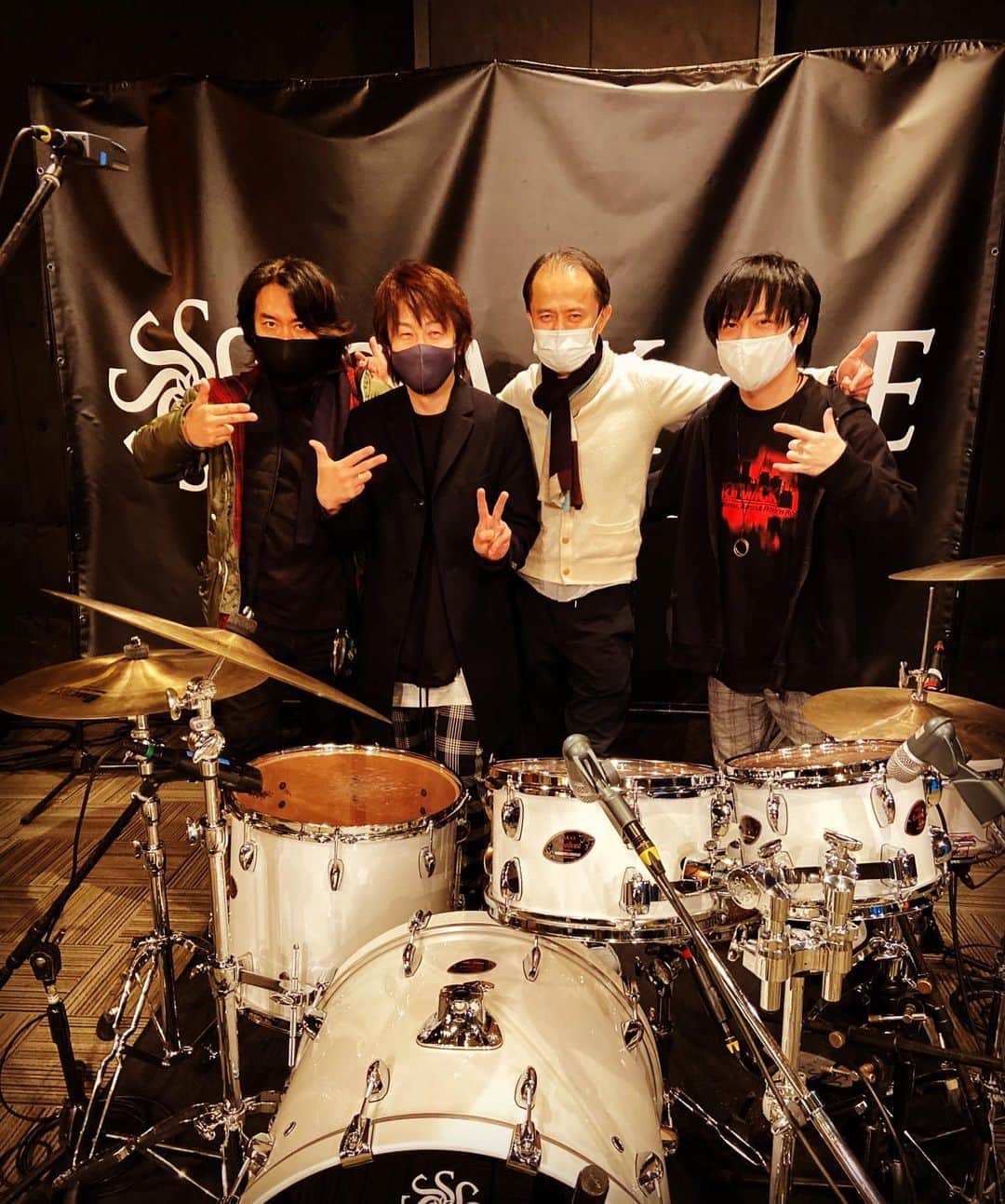 マサ小浜さんのインスタグラム写真 - (マサ小浜Instagram)「今日はとある楽器メーカーの動画撮影でした！ ゆかいな皆さんと素敵な現場でした！」12月4日 0時12分 - masakohama1