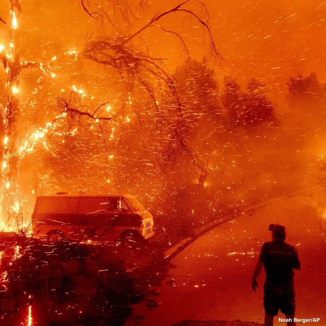 ABC Newsさんのインスタグラム写真 - (ABC NewsInstagram)「RAGING BLAZE: Man watches embers fly over his property, flames consume a vintage truck, and firefighters battling the Bond Fire haul a hose while working to save a home as the blaze burns through the Silverado community in Orange County, California. #bondfire #fire #california」12月4日 0時33分 - abcnews