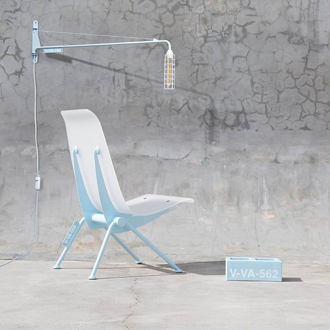 HYPEBEASTさんのインスタグラム写真 - (HYPEBEASTInstagram)「#hypeAF: @virgilabloh and @vitra have repurposed design classics for a new generation featuring a Ceramic Block along with remakes of Jean Prouvé‘s “Antony” chair and “Petite Potence” lamp. All three items come in a bold “Baby Blue” colorway and feature an array of other details. For the Ceramic Block, Abloh has added a numeral declaring which of the 999 editions it is, while the “Petite Potence” lamp — limited to just 150 — is finished with an oblong cage encasing an LED bulb. Lastly, the 50 “Antony” chairs feature a frosted plexiglass shell. The collaboration is available via @basic.space now, with the online marketplace also live streaming a pop-up installation in Miami’s Design District.」12月4日 0時29分 - hypebeast