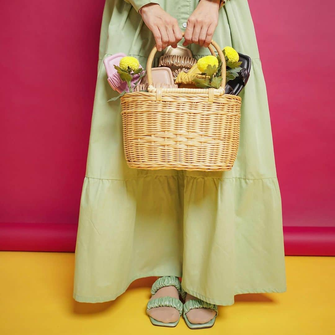 ラウディアシンシアベラさんのインスタグラム写真 - (ラウディアシンシアベラInstagram)「Bismillah🤍 . .  ARTEMESIA Sandals  by BELLA DARLING🌼🌼 Seperti biasanyaa koleksi Bella Darling selalu super nyaman, ringan, empuk, pake ini berasa gapake sandal. 😁 Dan pilihan warna nya banyak loohh..  yuk cek di @dailydarling 🤍」12月4日 11時26分 - laudyacynthiabella