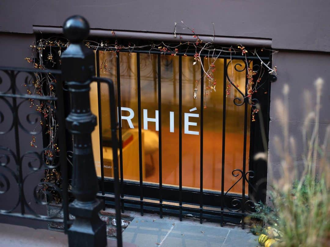 リエのインスタグラム：「Discover the West Village boutique at 283 West 11th Street, New York📍 Womenswear. Rare Books Paris. Objects for the home.  #rhié #westvillage #japanesedesign #rarebooksparis #objectsforthehome #nystore」