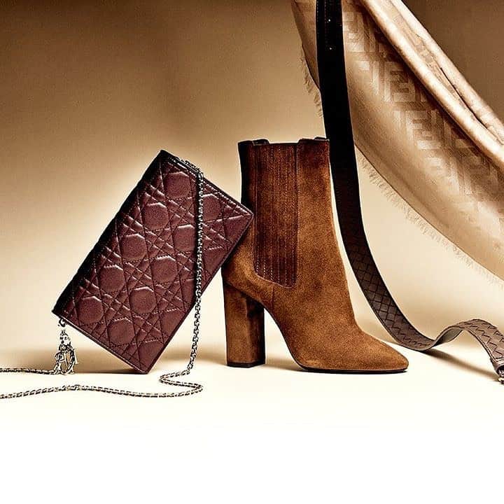 GILTのインスタグラム：「Luxe finds + major savings. Name a better duo. Tap to shop up to 50% off #Dior, #SaintLaurent, and more.」