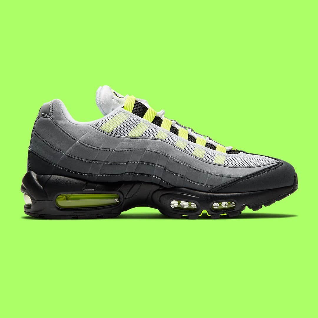 HYPEBEASTさんのインスタグラム写真 - (HYPEBEASTInstagram)「@hypebeastkicks: The @nike Air Max 95 "Neon" is making another return. Originally released in 1995, this true-to-the-original re-release is equipped with all the nostalgic features we've grown to love from the fading uppers centered around wavy anatomy-inspired side panels to the multiple dashes of neon present on the eyelets, small heel Swoosh, and circular tongue badge. Down below, black EVA foam midsoles hold neon green Air Max cushioning units in heel and forefoot alike. Outsoles complete with OG “Neon” PSI markings to finalize the look. Pick up a pair on December 17 for $180 USD.⁠⠀ Photo: Nike」12月4日 10時13分 - hypebeast