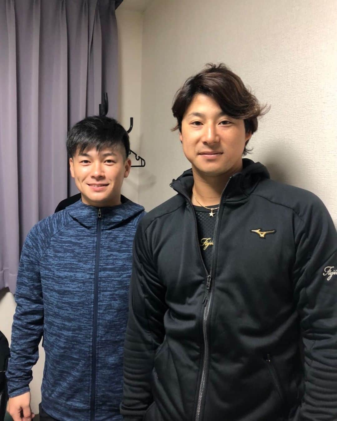 藤岡裕大のインスタグラム：「昨日はタツと自主トレ⚾️ 軽く汗流しながら楽しく練習できました！ お疲れさまでした！ . #千葉ロッテマリーンズ #横浜DeNAベイスターズ #柴田竜拓 #31 #自主トレ #お疲れさまでした」