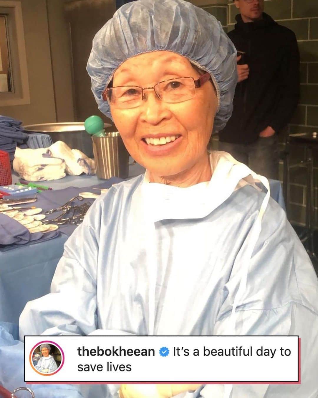E! Onlineさんのインスタグラム写真 - (E! OnlineInstagram)「What we would do without our favorite person? It's a beautiful day to appreciate real-life scrub nurse, Bokhee. #TGIT (📷: Instagram)」12月4日 10時47分 - enews