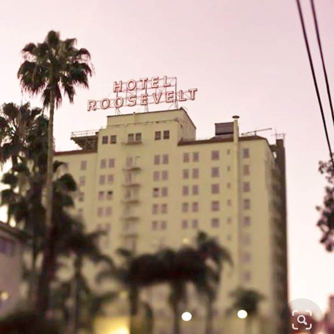 エルエーメイドさんのインスタグラム写真 - (エルエーメイドInstagram)「Iconic 🌟  Fun fact: We named our “Roosevelt Turtleneck” after this almost century old hotel.」12月4日 10時52分 - lamadeclothing