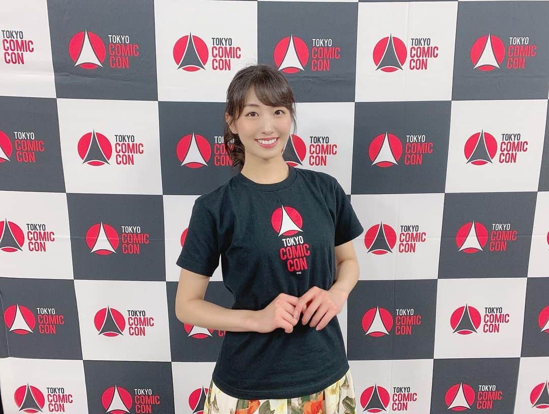 のインスタグラム：「いよいよ本日❕#東京コミコン2020 開幕🎊🎉 . . 今年は昨今の状況を省みて、オンライン(無観客)での開催となります！ . . オンライン会場となる【TOKYO COMIC CON WORLD】は11:00オープン🎈 イベントステージでのオープニングセレモニーは12:00〜生中継スタートします💻 . . 無料ゾーンにてステージの模様は随時配信！有料ゾーンではステージのアーカイブ配信のほか、セレブゲストのサイン会や映画に使われたプロップの展示、コミックアーティストの方々との交流や、コスプレ、そしてコミコン先行グッズの購入などが可能です💡(有料ゾーンのチケット購入はこちら👉🏻 https://tcc.hollycontokyo.com/tcc/register ) . . 有料ゾーンはなんと❕3日間通しで¥550✨✨破格すぎ！！！！！😹💗(12/5のプレミアムライブステージのみ、別途料金が発生します。ご注意ください🙏) . . 数に限りのある限定商品もありますので、お目当てのグッズなどがある方はお早めに🌈🌈 . . 3日間のイベントステージスケジュールを貼っておきます👍👍ぜひチェックしてね🎈 . . 関根はオフィシャルサポーターとしてさまざまなところにちょこちょこ登場予定です！本日はぜひ無料ゾーンの『ショッピングチャンネル』をご覧ください💗明日以降は有料ゾーンでも見つけていただけるはずです♡ . . 放課後プリンセスとしては、12/6 10:00〜イベントステージに出演します🎙👸🏻今年もグループとしても出させて頂けて嬉しい🥺🥺皆さんぜひオンラインでも盛り上げていただけると嬉しいです！💗 . . まもなくオンライン会場【TOKYO COMIC CON WORLD】が開場となります！3日間楽しみましょう！！！💗  https://tccworld.jp/  . . #tokyocomiccon #tokyocomiccon2020 #tokyocomicconworod #tcc #tcc2020 #東京コミコン #東京コミコンワールド #イベントスケジュール #市川海老蔵 #キズナアイ #LiLiCo #小田井涼平 #純烈 #杉山すぴ豊 #関根ささら」