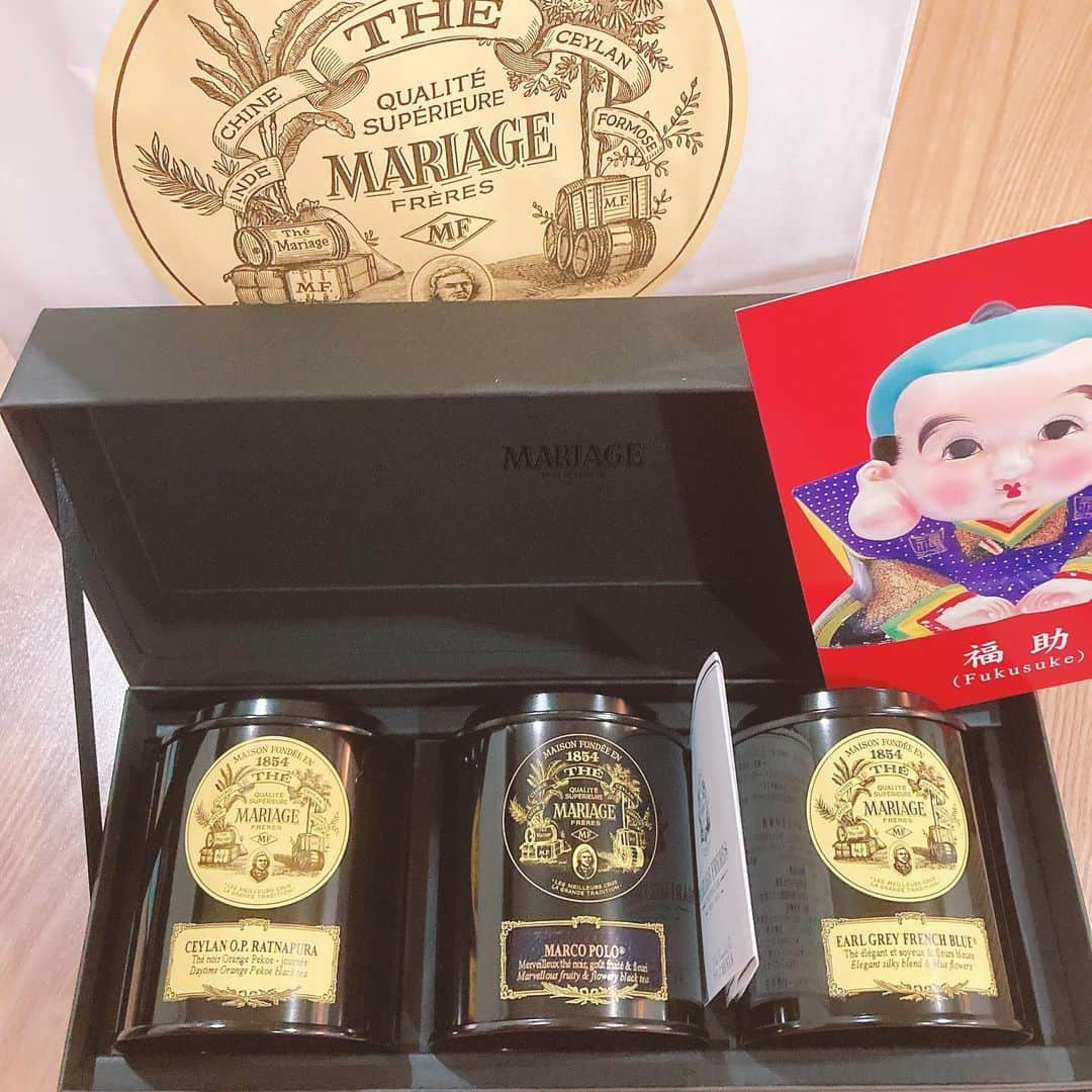 のインスタグラム：「はやくこの美味しそうな紅茶を飲みたい！( ◠‿◠ ) いま飲みかけの紅茶の箱が何箱かあって、順番待ちー！ 絶対美味しい(^｡^) プレゼントでいただきました。ありがとうございます(*´꒳`*) #プレゼント　#present  #紅茶　#tea #mariage #美味しい」