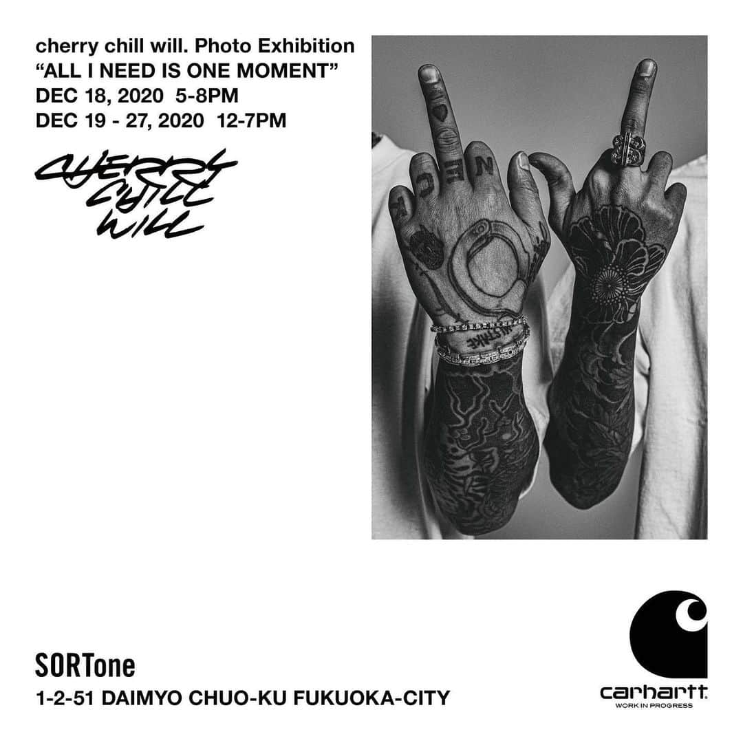 カーハートのインスタグラム：「“ALL I NEED IS ONE MOMENT” Carhartt WIP Presents cherry chill will. Photo Exhibition 2020 -Fukuoka City Edition-﻿ ﻿ ﻿ 2020年12月18日(金)-12月27日(日)﻿ 12 : 00 – 19 : 00 (18日のみ17 : 00 - 20 : 00)﻿ SORTone (福岡県福岡市中央区大名1-2-51)﻿ ﻿ ﻿ *12月19日(土)12時より当イベント限定の﻿ 「cherry chill will. × ANARCHY×BADSAIKUSH」によるトリプルネームのコラボアイテムをリリース。﻿  ﻿ ﻿ 名実共に日本のHip Hopシーンを代表する写真家cherry chill will. @cherrychillwill による単独としては約２年振りとなる写真展をCarhartt WIP Japanがサポート。会場は福岡の”SORTone"にて開催。﻿ 2018年リリースの写真集「RUFF RUGGED-N-RAW ~The Japanese Hip Hop Photographes~」﻿ 出版以降に撮影された写真を中心にアーティスト達のポートレートからライブ写真を厳選。今回初展示となる作品を多数出展します。更に本展示ではcherry chill will.がアメリカや南米で撮影した儚くも美しい時間達を捉えたランドスケープ写真も展示。﻿ 共通テーマとして「ALL I NEED IS ONE MOMENT」を掲げた今回の写真展はcherry chill will.の写真家として瞬間の奇跡をモノにする「眼」と「感覚」、そこから写真として表現し伝えるという本質を全方位で感じ取る事ができる写真展となるだろう。今回写真展開催を記念した「cherry chill will.×ANARCHY×BADSAIKUSH」によるスペシャルコラボグッズやランドスケープ写真を使用したグッズも本展示会場限定にて販売。そちらも是非注目してほしい。﻿  ﻿  ﻿  ﻿ <PROFILE>﻿ 1978年青森県八戸市出身。写真家。 ﻿ 日本のHIP HOP/クラブミュージックシーンに多大な影響を与えたレコードショップ「CISCO RECORDS」で98年から08年までスタッフ/バイヤーとして勤務後、独学で写真をはじめ2009年より本格的に活動を開始。 ﻿  ﻿  HIP HOPの現場を中心に国内のアーティスト/DJから海外DJ/アーティストの来日ライブを撮影。数々のビックイベントや国内外のアーティストによるジャパンツアーなど現在も多くのミュージシャン、アーティスト達を撮り続け、CDジャケットやアーティストフォト、スタジオセッション、雑誌/広告など多数手掛ける。 ﻿  2018年2月に日本のHIP HOPシーン初の写真集 ﻿ 「RUFF,RUGGED&RAW -The Japanese Hip Hop Photographes-」をDU BOOKS社より出版。多くのWebメディアやラジオ、雑誌に取り上げられるなど、﻿ HIP HOPシーンはもとよりストリートシーン全般から支持され注目度の高さを見せる。近年ストリートファッション方面からの支持も受けアパレルブランドとのコラボレーションコレクションやカタログ撮影を担当するなど 世界を舞台に多角的に活動の場を広げている。﻿ ﻿  instagram @cherrychillwill﻿  ﻿ ﻿ ﻿ 《ご来場についてのお願い》﻿ ●最小人数でのご来場にご協力をお願い致します。﻿ ﻿ ●会場の混雑状況により、入場や滞在時間を制限させていただく場合がございます。﻿ ﻿ ●ご来場の際はマスクの着用をお願い致します。﻿ ﻿ ●検温、アルコール消毒、体調の確認等にご協力ください。﻿ ﻿ ●検温により、37.5度以上の場合は、日程変更をお願い致します。﻿ ﻿ ●発熱や咳、倦怠感等、体調不良の場合はご来場をお控えください。﻿ ﻿ ●感染が明らかになった場合又は感染者と接触した可能性がある場合には、保健所等が実施する感染追跡調査にご協力をお願い致します。﻿ ﻿ ﻿ 《会場での感染症予防対策》﻿ ●スタッフはマスク着用の元、対応させていただきます。﻿ ﻿ ●会場内は常時換気を行います。﻿ ﻿ ●会場内、接触部はアルコール消毒の徹底を致します。﻿  ﻿ ﻿ Organizer , Operation / @carharttwip_jp﻿ Produce / @satoshiezaki﻿ ﻿ #carharttwip #workinprogress #cherrychillwill﻿」
