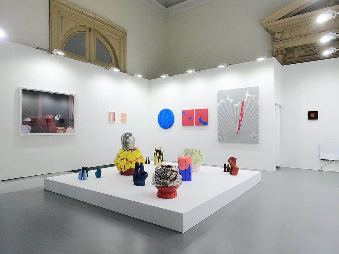 のインスタグラム：「🎨アートフェア🎨﻿ 「artKYOTO 2020」﻿ 2020年12月4日（金）− 12月6日（日）﻿ 京都国立博物館 明治古都館﻿ ﻿ -﻿ ﻿ この度、KOSAKU KANECHIKAは、京都の京都国立博物館 明治古都館で開催されるアートフェア「artKYOTO 2020 〜History in Action Festival〜」に出展いたします。 ﻿ ﻿ 本展では、青木豊、沖潤子、桑田卓郎、佐藤允、鈴木親、舘鼻則孝、fumiko imanoの作品を展示いたします。 ﻿ 皆様のご来場をお待ちしております。 ﻿ ﻿ 会場：﻿ 京都国立博物館﻿ 明治古都館・茶室﻿ 605-0931 京都府京都市東山区茶屋町527 ﻿ ﻿ 開催日時： ﻿ 12月3日（木）御招待客のみ ﻿ 12月4日（金）12:00 - 19:00 ﻿ 12月5日（土）12:00 - 19:00 ﻿ 12月6日（日）11:00 - 16:00 ﻿ ﻿ ブース： ﻿ 9﻿ ﻿ 出展作家：﻿ 青木豊、沖潤子、桑田卓郎、佐藤允、鈴木親、舘鼻則孝、fumiko imano」