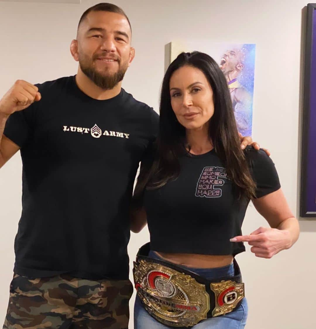 Kendra Lustさんのインスタグラム写真 - (Kendra LustInstagram)「#tbt with the #champion @jarchmma when i met him about 5 years ago from a mutual friend .. our friend said he is gonna be a world champion... after getting to know him and his family who support him & see how hard he trains there was no doubt in my mind he would be a champion one day. So happy for him & his family ❤️🙌🏻 much deserved for such a humble person. I can’t wait to see u fight again in @bellatormma let’s go 💪🏻」12月4日 2時28分 - kendralust