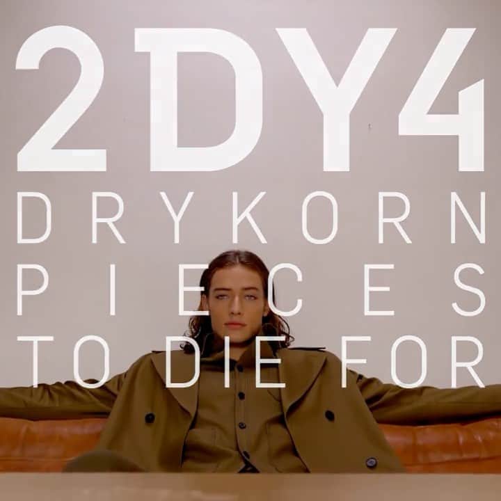 のインスタグラム：「NOW AVAILABLE @DRYKORN.COM⁠⠀ ⁠⠀ Link in bio.⁠⠀ ⁠⠀ 2DY4 – as in "to die for" – is DRYKORN's new collection in the luxury segment. The first edition emerged in collaboration with Stylebop.com. ⁠⠀ ⁠⠀ 2DY4 is designed to be a creative lab. This is where we experiment and develop, unaffected by price pressures and delivery schedules.⁠⠀ ⁠⠀ #2DY4 #drykorn #stylebop #theluxurywaytoshop #highfashion #luxuryfahion #newcollection」